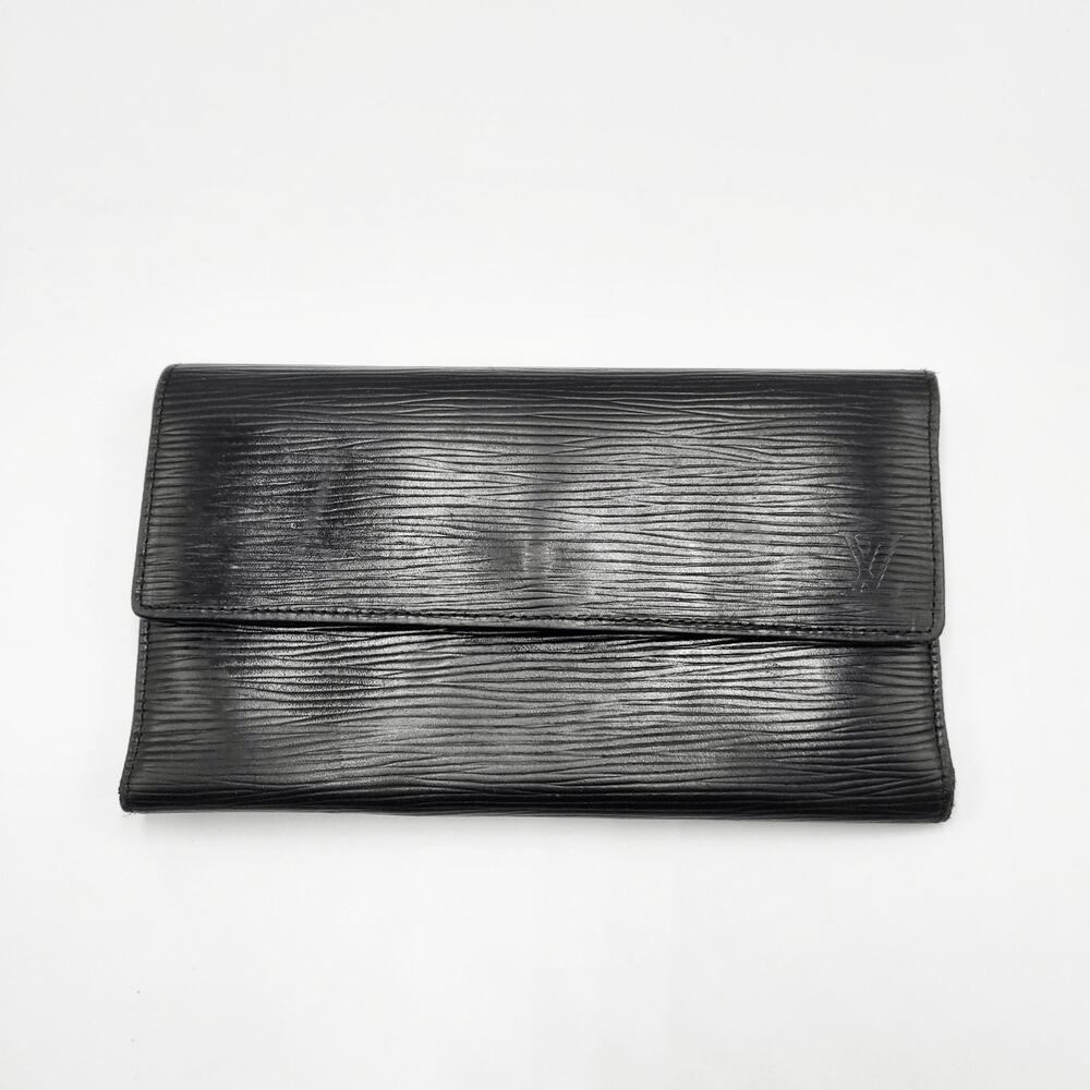 Vintage Louis Vuitton Epi Porte Trésor Black Leather International Wallet M6338